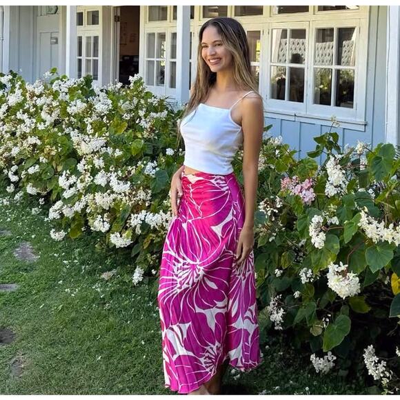 RARE!!! MANGO Asymmetrical Pleated Skirt NWT - Picture 5 of 16